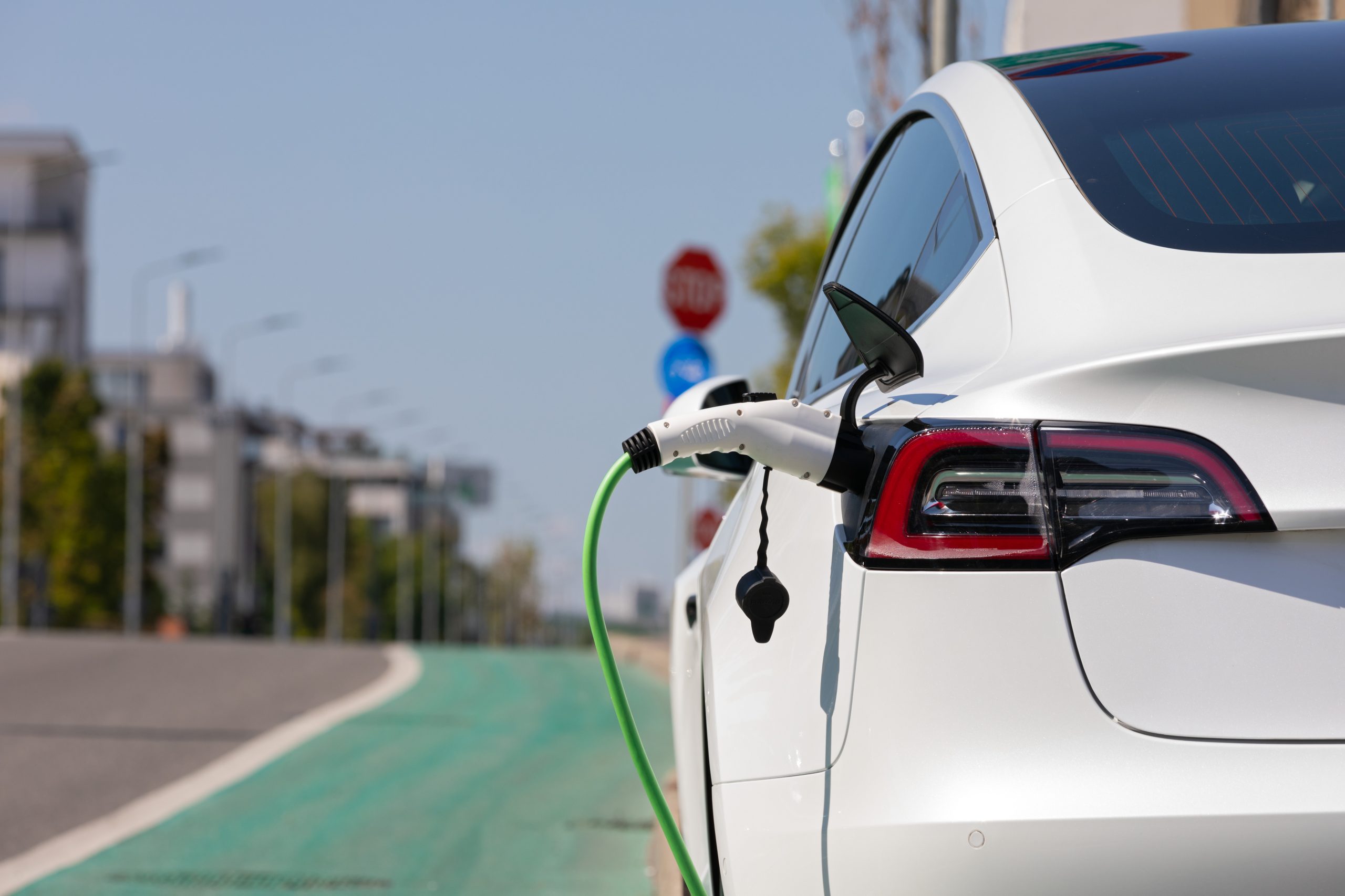 VENTAS DE VEHÍCULOS ELECTRIFICADOS CERRARÍAN EL AÑO EN MÁS DE 2,600 UNIDADES