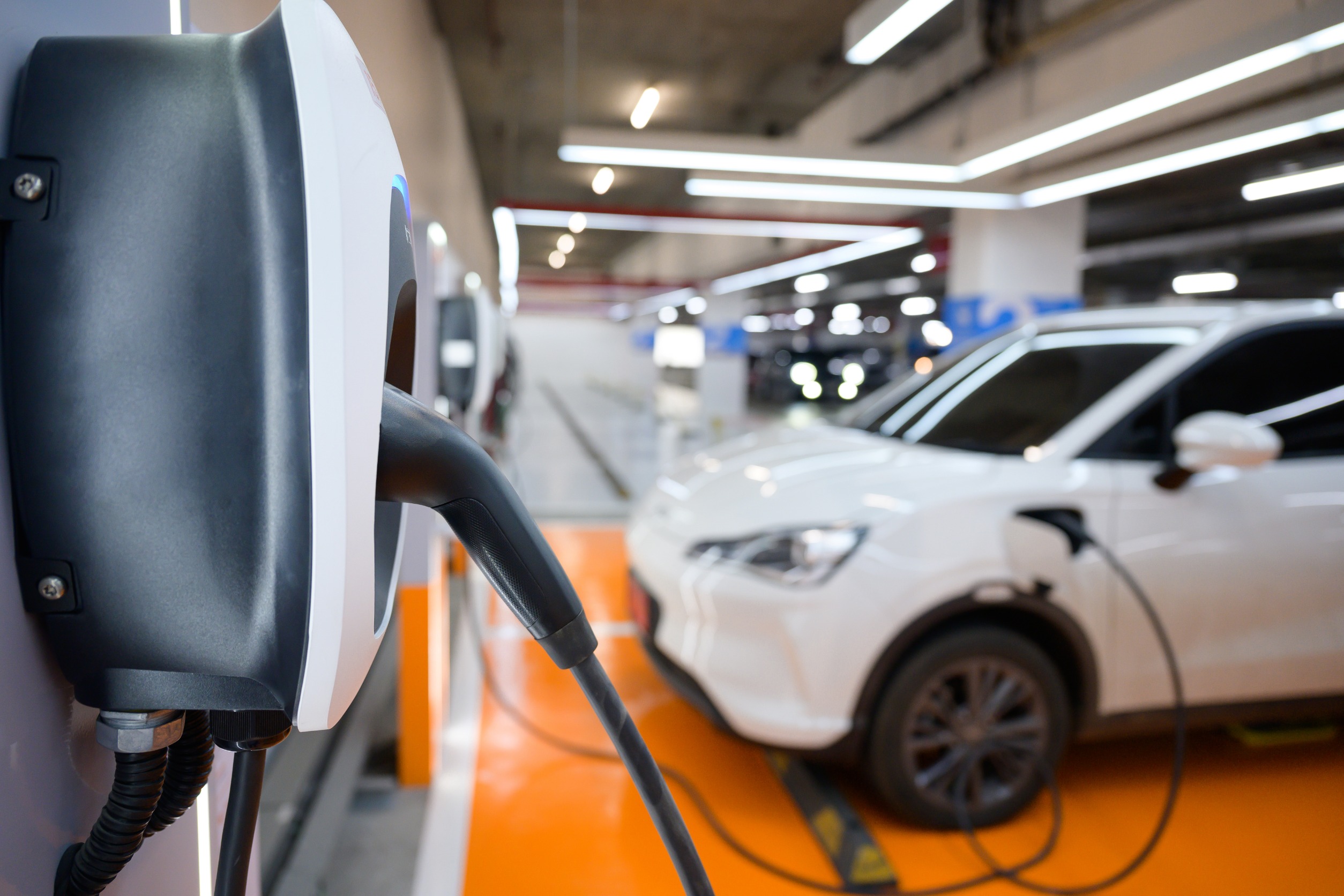 VENTA DE VEHÍCULOS ELECTRIFICADOS ALCANZA CIFRA HISTÓRICA EN EL 2023