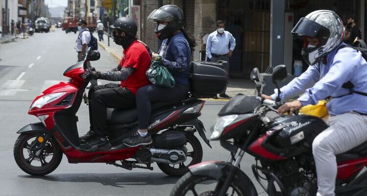 AAP RECHAZA PROPUESTA QUE RESTRINGE CIRCULACIÓN DE DOS PERSONAS EN UNA MOTO