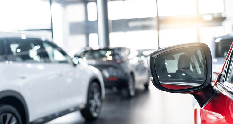 CAEN VENTAS DE VEHÍCULOS LIVIANOS; CRECEN CAMIONES, AUTOBUSES Y MENORES EN EL AÑO