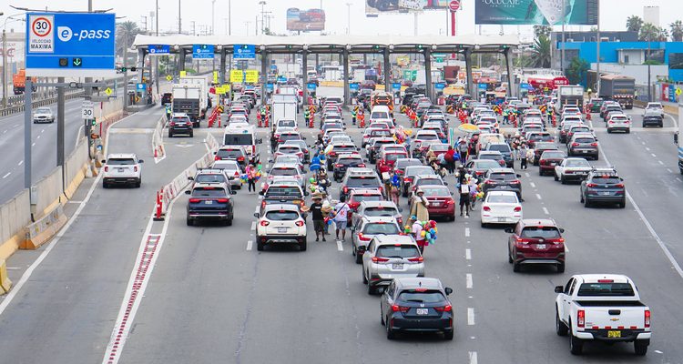 FLUJO VEHICULAR EN PERÚ CRECE 3.7% EN ABRIL 2025,  SEGÚN AAP